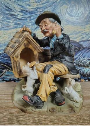 Винтаж на фигурку старого мужчины с собаками