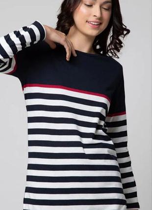 Новый красивый свитерик, из натуральной ткани, в составе присутствует шерсть. 52-54. 400 грн