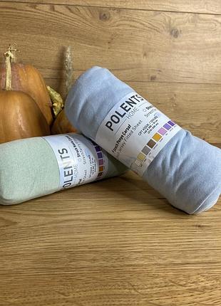 Трикотажная простынь на резинке 160*200см