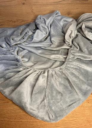 Велюровая простынь на резинке натяжная 180*200