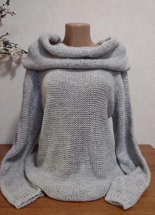 Светр жіночий в'язаний