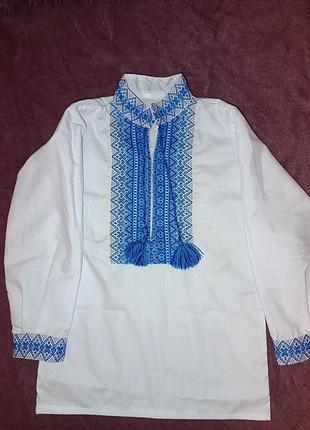 Вышиванка для мальчика 4-5 лет и белые штаны