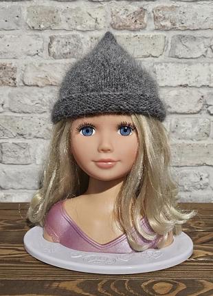 Шапка серая вязаная молодежная актуальной конусной формы ручная работа