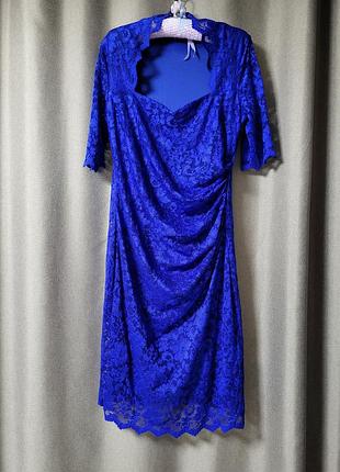 Платье кружевное.