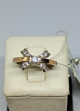 Серебряная кольца с золотыми пластинами и фианитами.