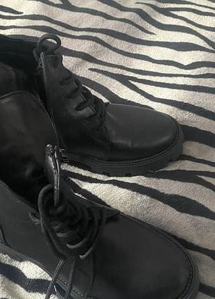 Черевики нові чорного кольору