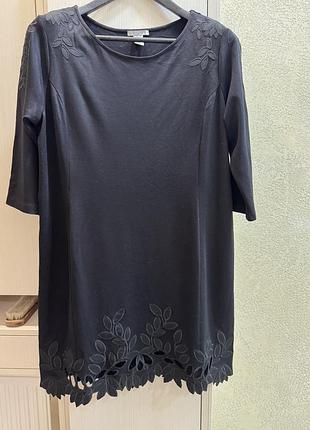 Міні сукня з вирізами у формі листя по подолу