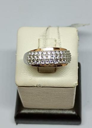 Каблетка серебряная с золотыми пластинами и фианитами.
