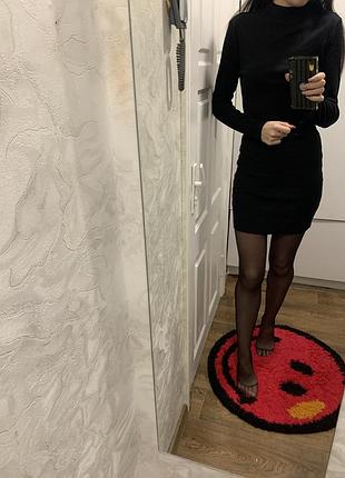 Черное платье гольф в рубчик