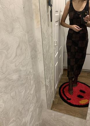 Платье миди с разрезом сбоку