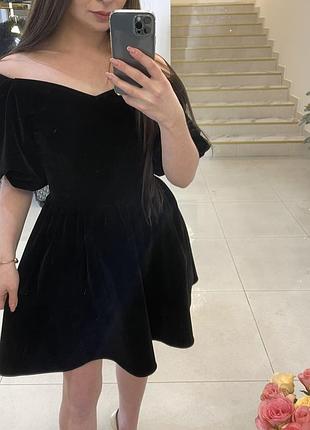 Сукня з корсетом