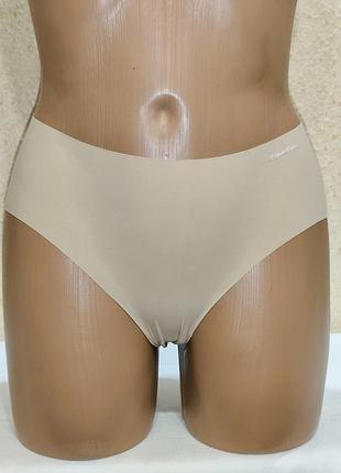 Красивые бесшовные трусики m