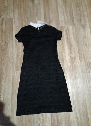 Кружевное платье с белым воротничком