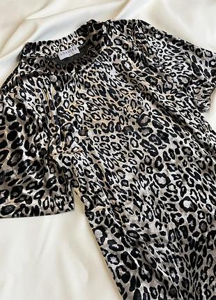 Красива оксамитова футболка