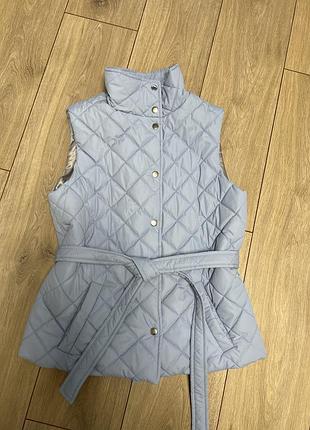 Жилетка жіноча з невеликим утепленням блакитного кольору