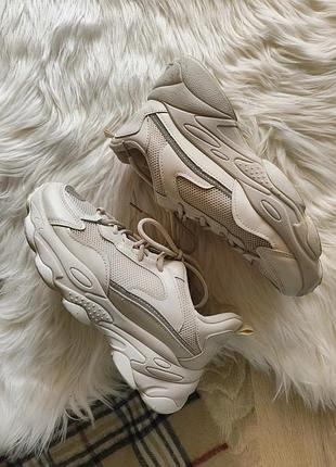 Кроссовки с сеточкой и светоотражателями 🤍