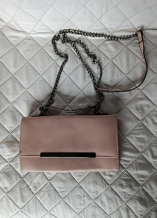 Жіноча сумка-клатч колір пудра на ланцюжку