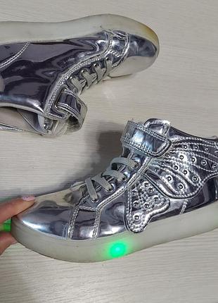 Серебряные кожаные ботинки с крыльями со светящейся подошвой стелька 20 см