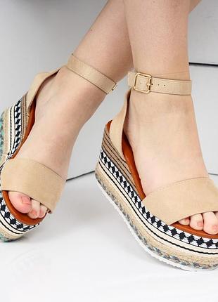 Новые сандалии босоножки на плетеной танкетке от mulanka 40 размер