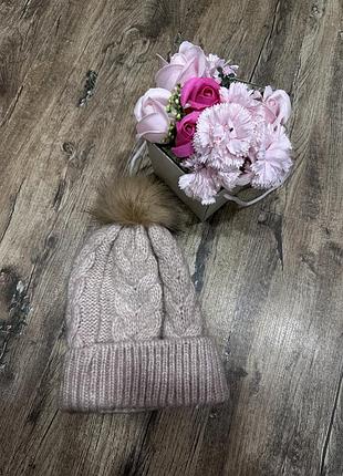 Зимня шапка з балобоном