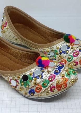 Восточные мини тапочки с вышивками и кусочками зеркал.  для декора