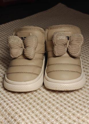 Обувь для девочки 23 размер (столка 13 см)
на погоду до -4 самый раз!))))
зилли несколько раз