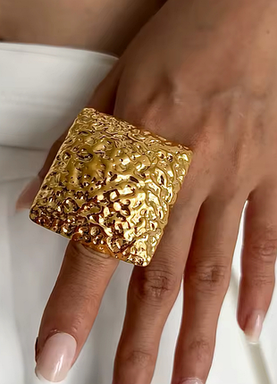 Масивне кільце факутрне максі прикраса тренд