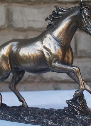 Статуетка veronese кінь лоша 20 х 33 см 76005