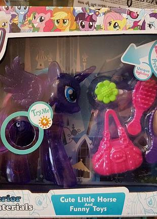 Светящаяся my little pony (фиолетовая) с аксессуарами.