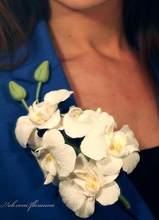 Большая брошь ручной работы с цветами. веточка орхидеи из полимерной глины