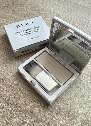Миниатюра пудрового праймера под макияж hera airy powder primer mini