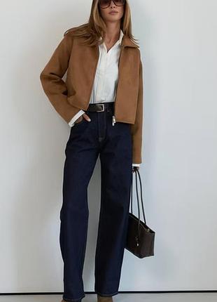 Темно-синього прямі джинси