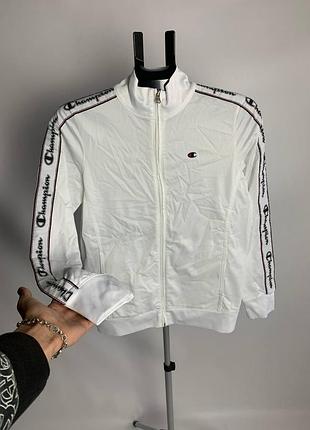 Мужская олимпика champion 
🙃 также заходите на мой профиль очень много вещей по самым низким ценам 🙃