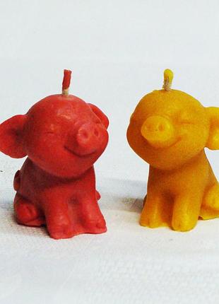 Восковая свечка "задоволена свинка"