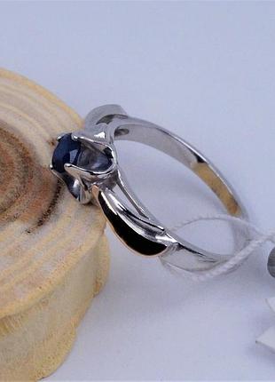Кольцо серебряное с сапфиром и золотыми напайками 925/375 пробы.