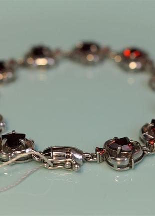 Браслет серебряный с гранатами (9,75ct) 925 пробы.