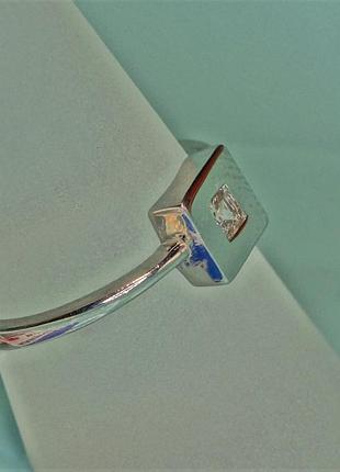 Кольцо серебряное с цирконием 925 пробы.