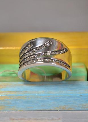 Кольцо серебряное с цирконием 925 пробы.