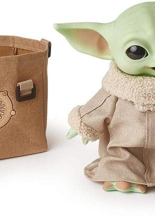 Малыш йода игрушка мандалорец со звуком грогу в сумке интерактивный star wars mattel original
