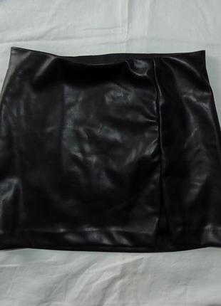 Чорна спідниця з екошкіри р.xxs