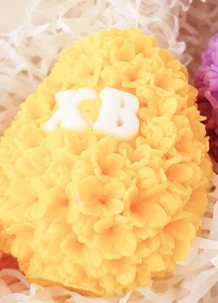 Мыло ручной работы , пасхальное яйцо , желтое .