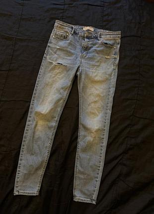 Джинси stradivarius з порваними рваними колінами