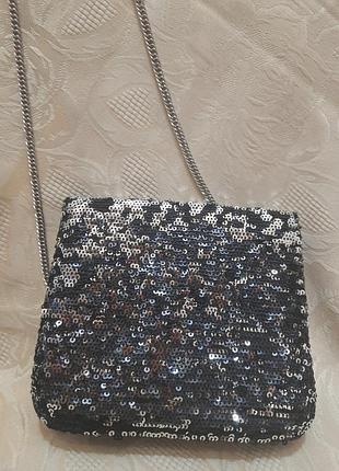 Коктельная сумочка в паэтках на цепочке в красивом состоянии