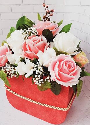 Композиция из мыльных роз в подарочной коробке " алая роза" . аромат " букет роз"