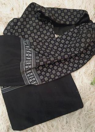 Черный шарф с узором