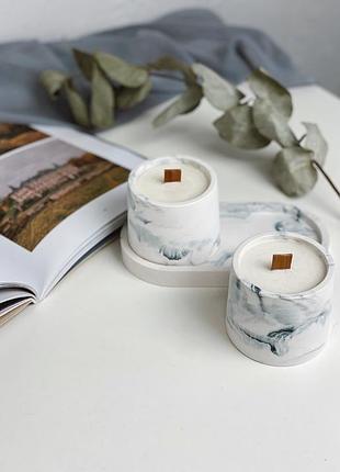 Набор ароматических соевых свечей в гипсовых кашпо minimal в технике marble на подставке tropical forest