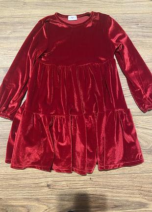 Сукня для дівчинки в розмірі 110 в дуже гарному стані