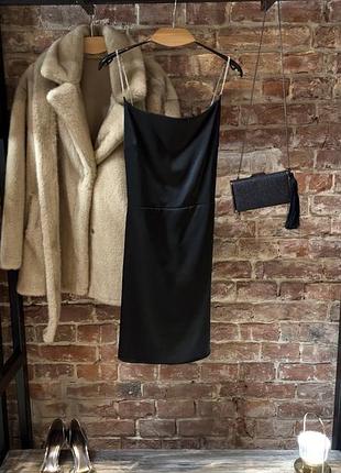 Маленька чорна сукня 🤩