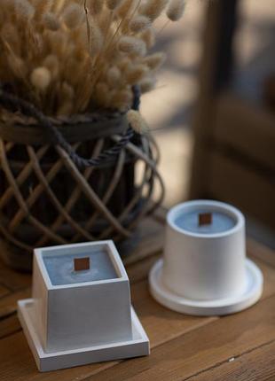 Набор ароматических соевых свечей в гипсовых кашпо duo на подставках fresh & amber