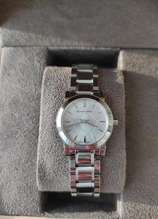 Жіночий годинник burberry 9200